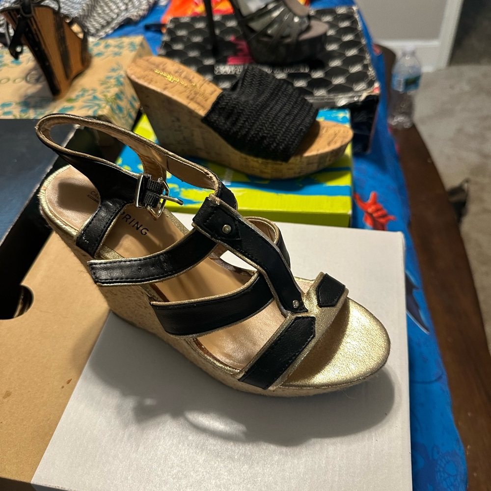 Ring Elegant Black and Gold Wedges